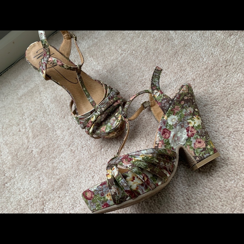 Mtng platform sandals size 38 - Picture 3 of 5